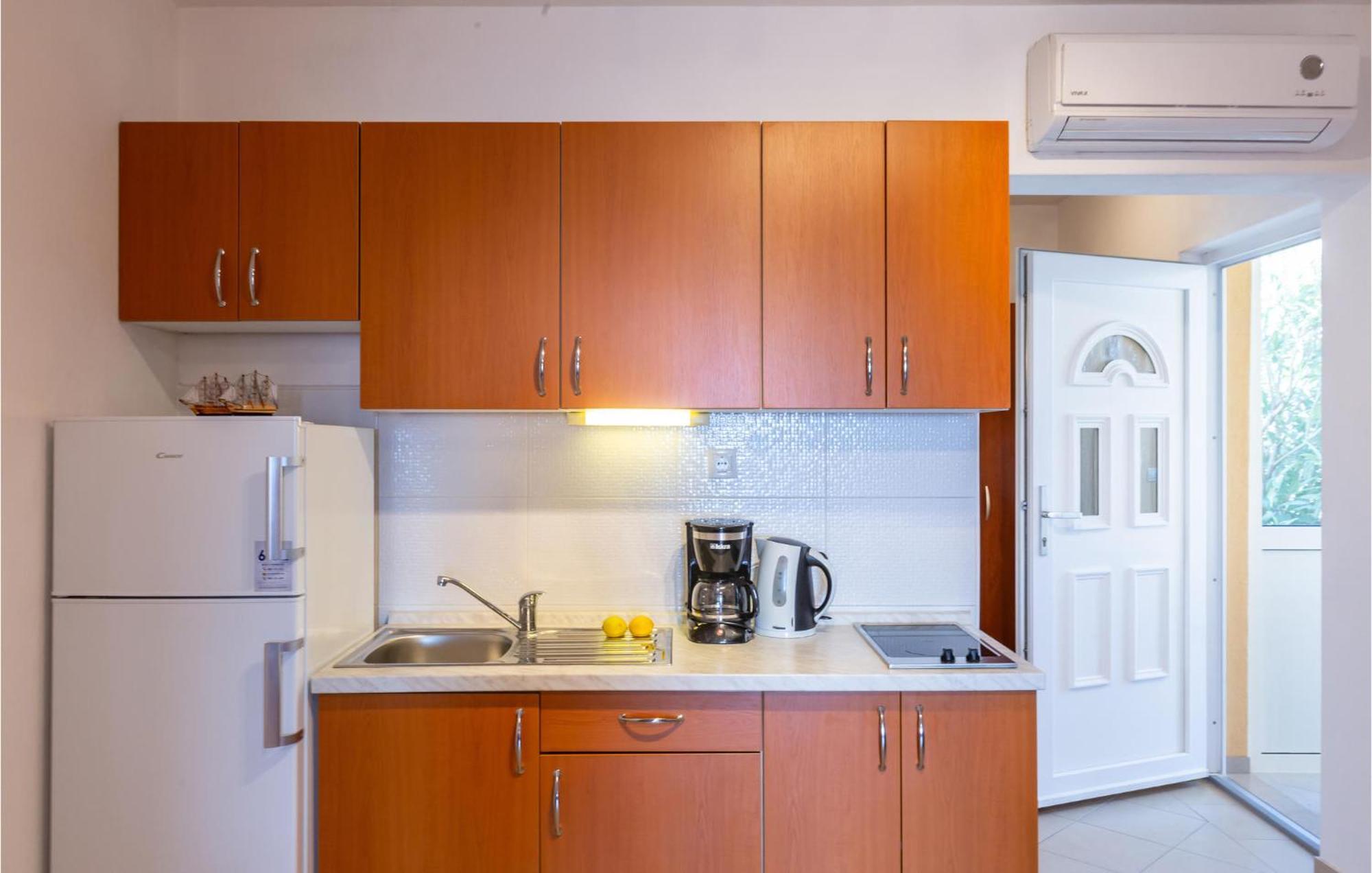 Cozy Apartment In Baska Voda With House Sea View Exterior photo